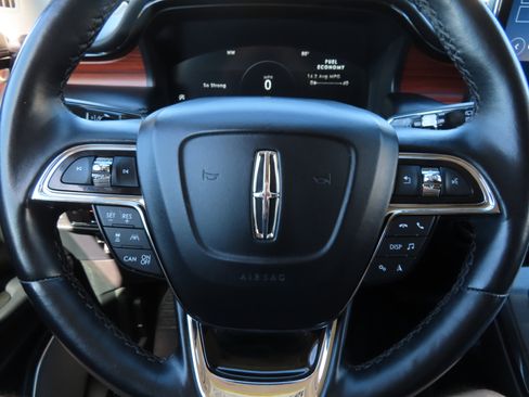 Used 2022 Lincoln Nautilus Reserve w/ Equipment Group 202A image 22