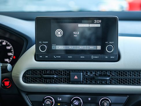 Used 2025 Honda HR-V LX image 18