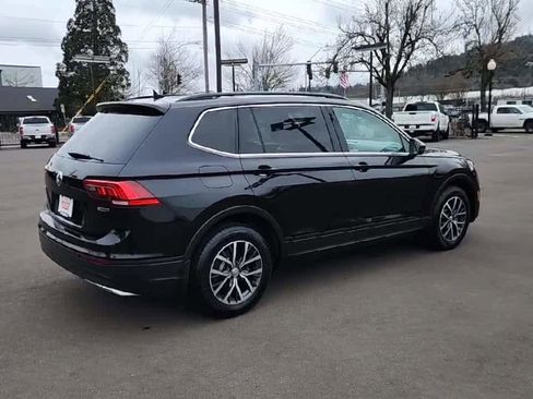 Used 2019 Volkswagen Tiguan SE image 8