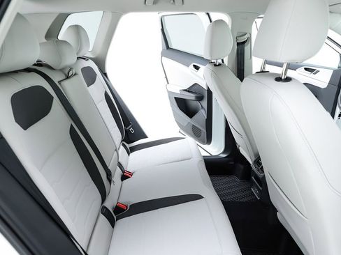 New 2026 Volkswagen Taos SE image 73