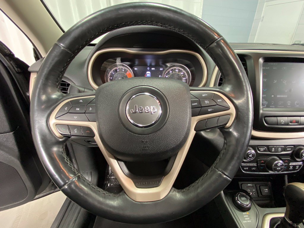 Used 2018 Jeep Cherokee Limited AWD/4WD image 19
