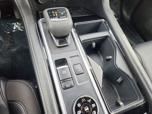 Certified 2025 Nissan Pathfinder SL image 21