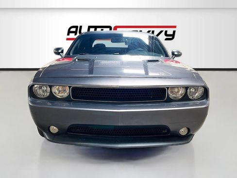 Used 2013 Dodge Challenger R/T RWD image 2