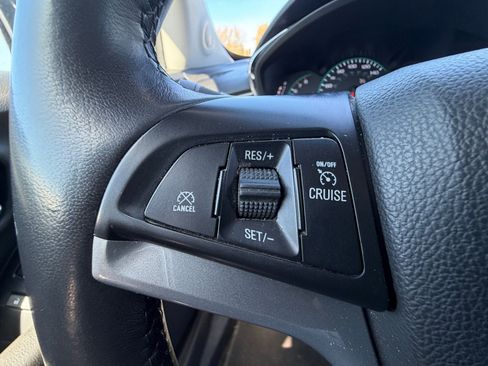 Used 2020 Chevrolet Trax LT w/ LT Convenience Package AWD/4WD image 19