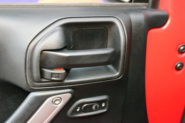 Used 2017 Jeep Wrangler Unlimited Rubicon w/ Cold Weather Group AWD/4WD image 15
