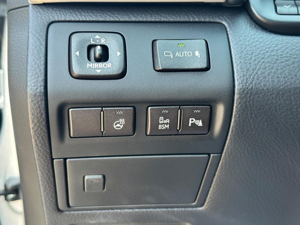 Used 2014 Lexus LS 460 w/ Comfort Package RWD image 25