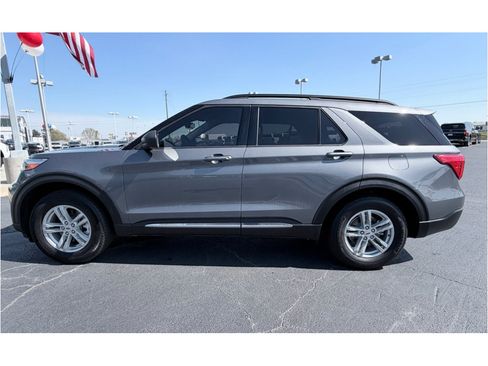 Used 2021 Ford Explorer XLT w/ Equipment Group 202A image 5