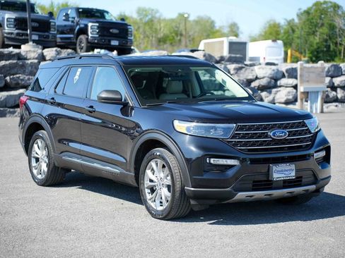 Used 2024 Ford Explorer XLT w/ Equipment Group 202A AWD/4WD image 3