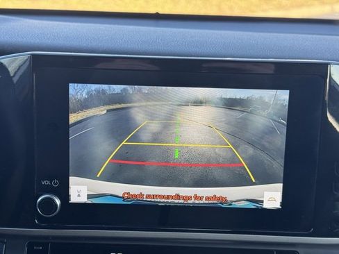 Used 2025 Toyota Camry SE image 21