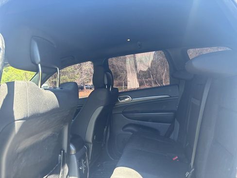 Used 2017 Jeep Grand Cherokee Laredo w/ Quick Order Package 23E image 9