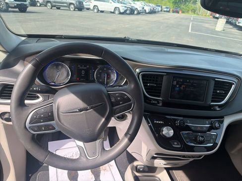 Used 2023 Chrysler Voyager LX FWD image 20