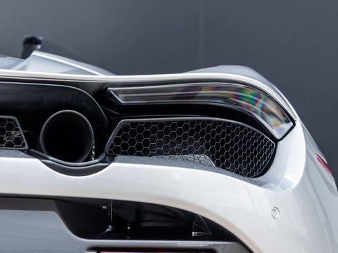 Used 2020 McLaren 720S Spider image 14