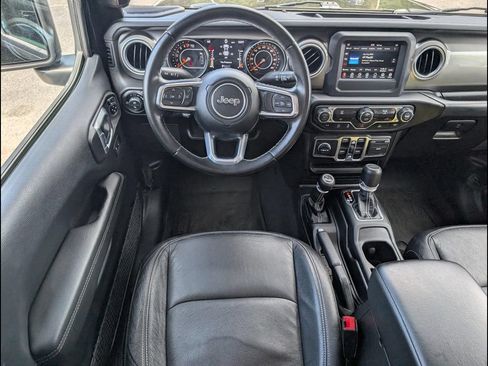 Used 2020 Jeep Gladiator Overland w/ Trailer Tow Package AWD/4WD image 9