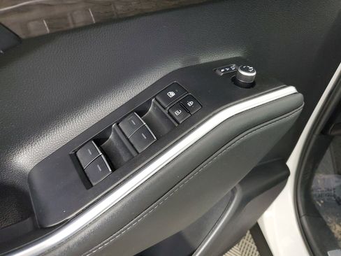 Used 2023 Toyota Highlander Limited image 31