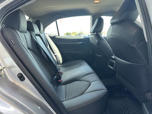 Certified 2020 Toyota Camry SE image 15