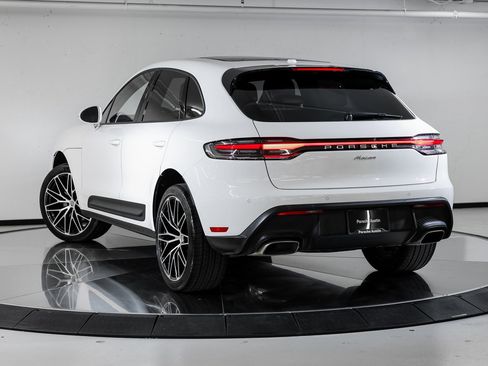 Certified 2025 Porsche Macan image 3