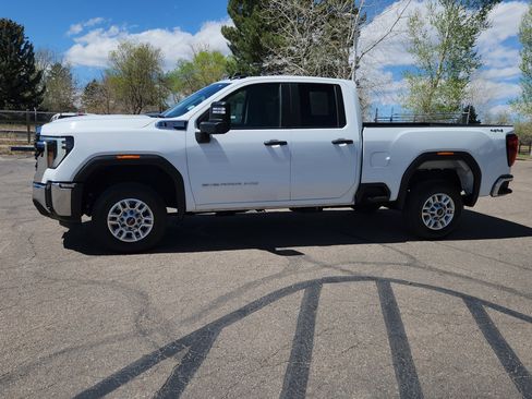 Used 2025 GMC Sierra 2500 Pro w/ Convenience Package AWD/4WD image 5