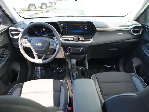 Used 2024 Chevrolet TrailBlazer LT FWD image 25