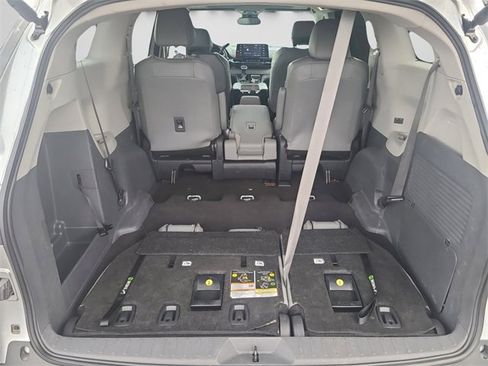 Used 2023 Toyota Sienna XLE image 11