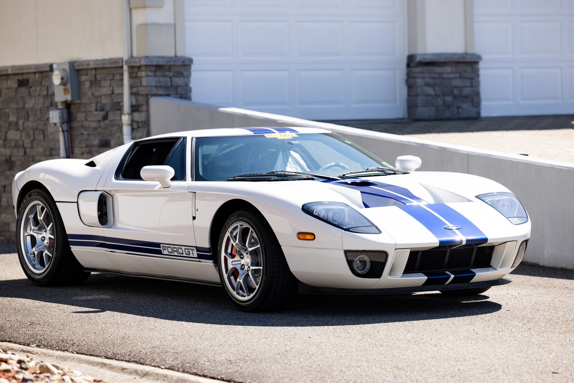 Used 2006 Ford GT RWD image 6
