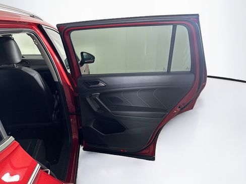 Used 2024 Volkswagen Tiguan SE AWD/4WD image 32