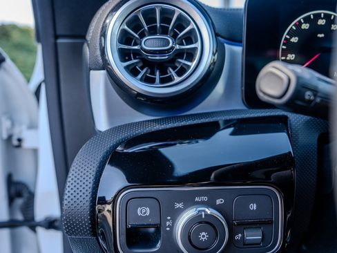 Used 2025 Mercedes-Benz CLA 250 image 8