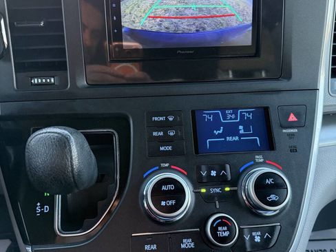 Used 2015 Toyota Sienna LE image 16