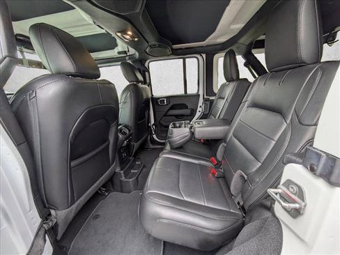 Used 2020 Jeep Wrangler Unlimited Sahara image 23