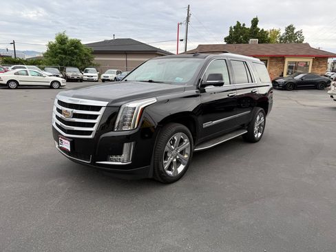 Used 2015 Cadillac Escalade Luxury AWD/4WD image 2