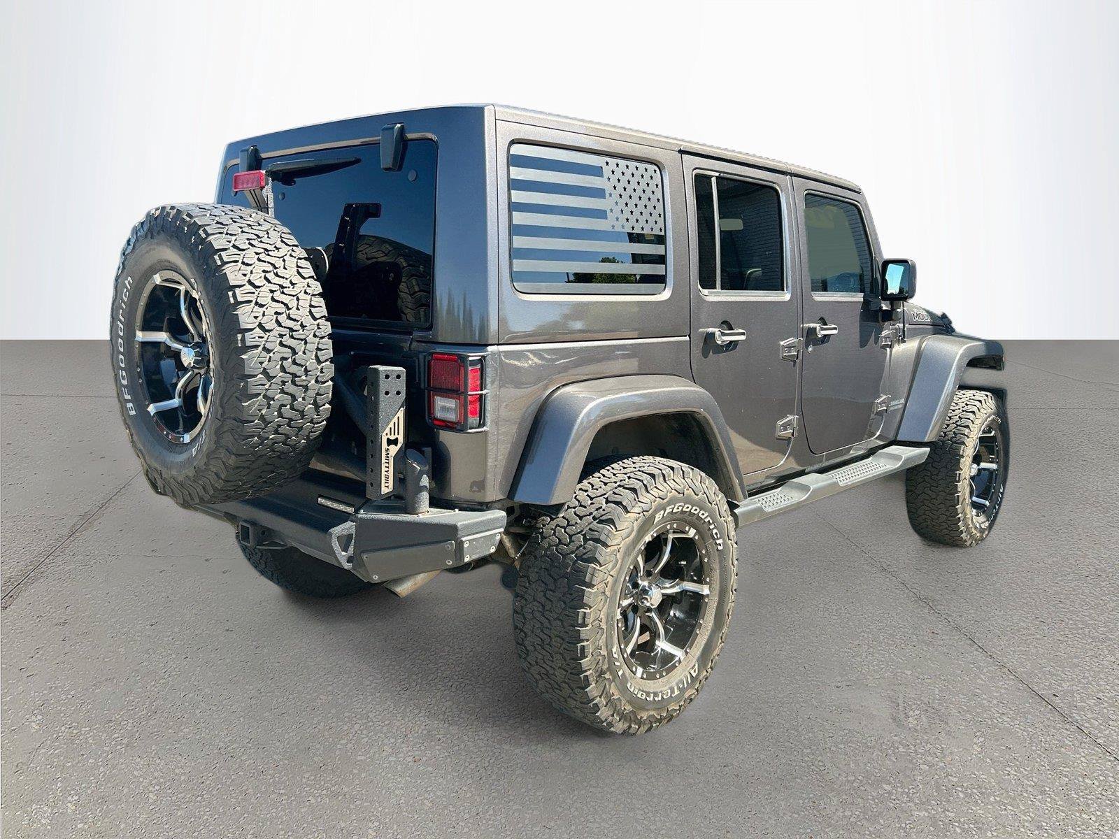 Used 2017 Jeep Wrangler Unlimited Sahara AWD/4WD image 4