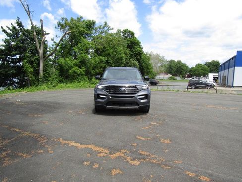 Used 2022 Ford Explorer XLT AWD/4WD image 9