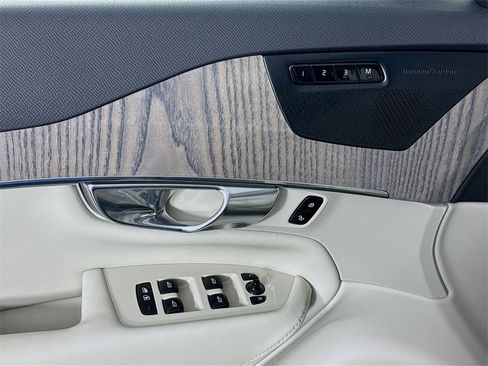 Used 2023 Volvo XC90 B6 Plus w/ Protection Package Premier image 19