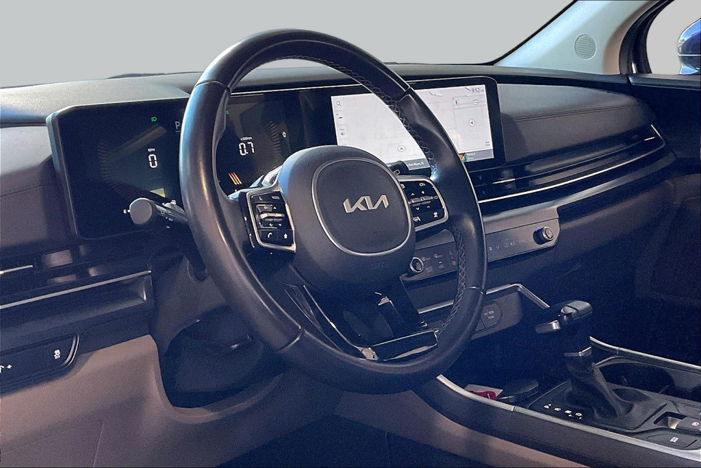 Used 2026 Kia Carnival FWD image 4