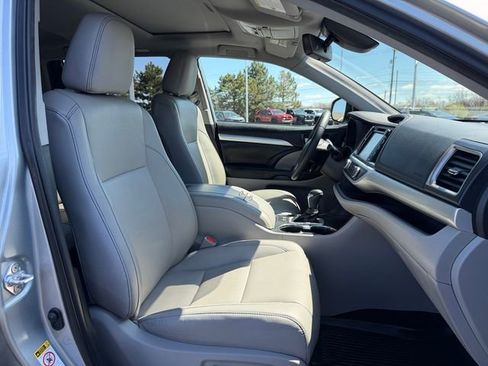 Certified 2019 Toyota Highlander XLE image 19