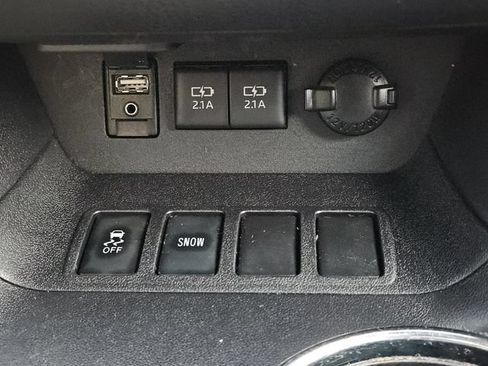 Used 2018 Toyota Highlander XLE FWD image 18