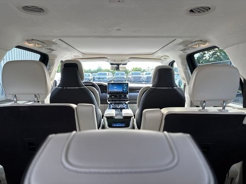 Used 2023 Lincoln Navigator L Black Label AWD/4WD image 7
