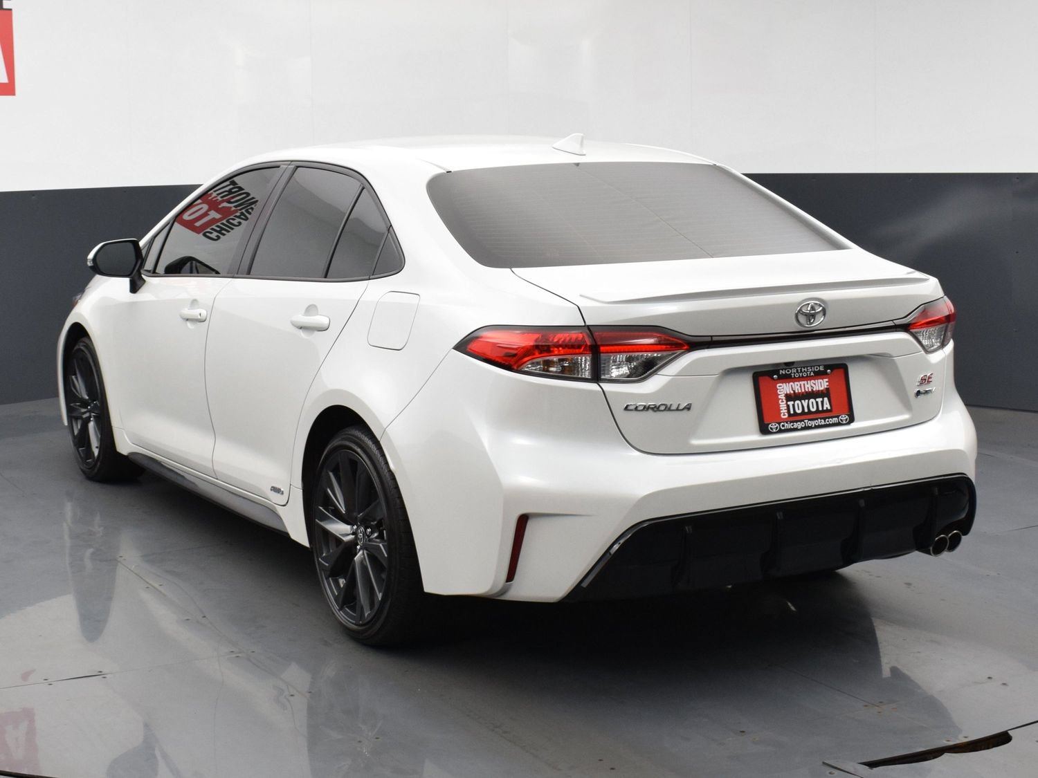 Used 2026 Toyota Corolla SE w/ SE Premium Package AWD/4WD image 3