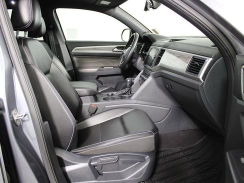 Used 2021 Volkswagen Atlas Cross Sport SE w/ Panoramic Sunroof Package image 12