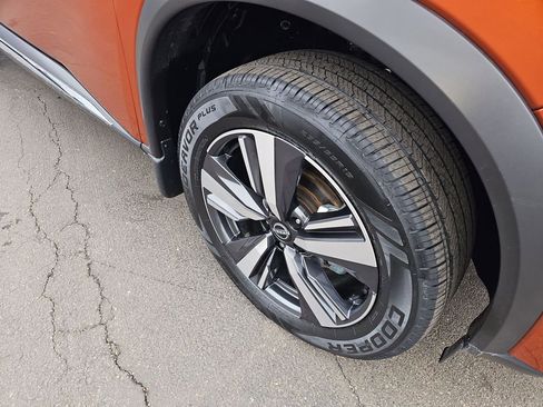 Used 2023 Nissan Rogue SL w/ SL Premium Package image 11