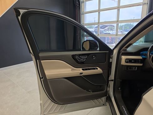Used 2024 Lincoln Aviator Reserve w/ Equipment Group 201A RWD image 15
