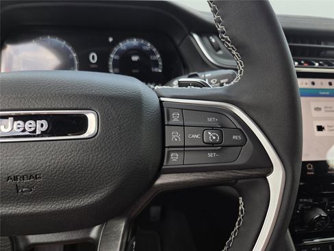 New 2025 Jeep Grand Cherokee Limited w/ Luxury Tech Group II image 26