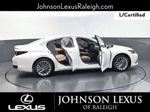 Certified 2022 Lexus ES 300h Ultra Luxury w/ Accessory Package 2 FWD image 33