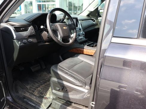 Used 2017 Chevrolet Suburban Premier AWD/4WD image 11