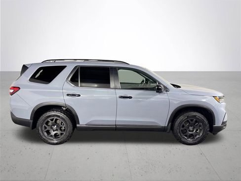 Certified 2025 Honda Pilot TrailSport image 6