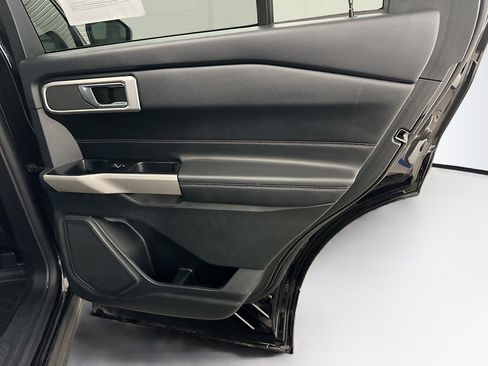 Used 2023 Ford Explorer XLT w/ Equipment Group 202A AWD/4WD image 34