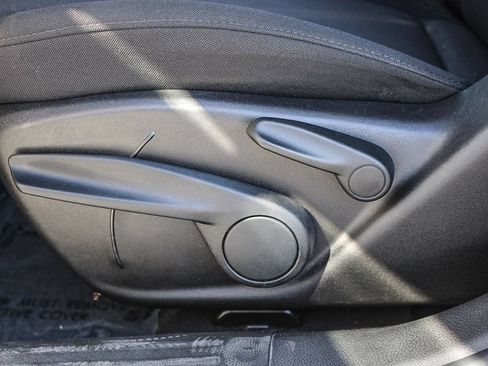 Used 2023 Jeep Renegade Latitude AWD/4WD image 21