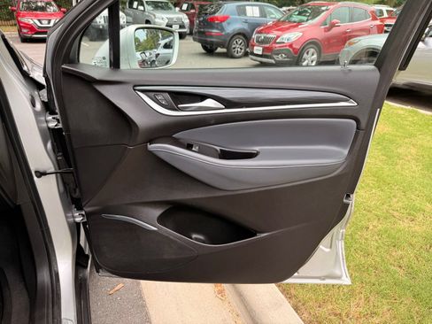 Used 2020 Buick Enclave Essence FWD image 13