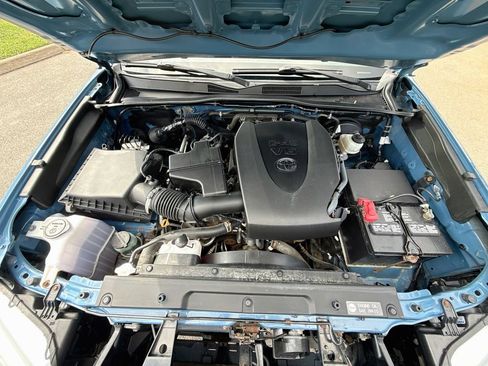 Used 2019 Toyota Tacoma SR5 AWD/4WD image 35