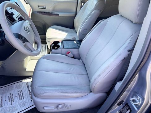 Used 2013 Toyota Sienna XLE AWD/4WD image 8