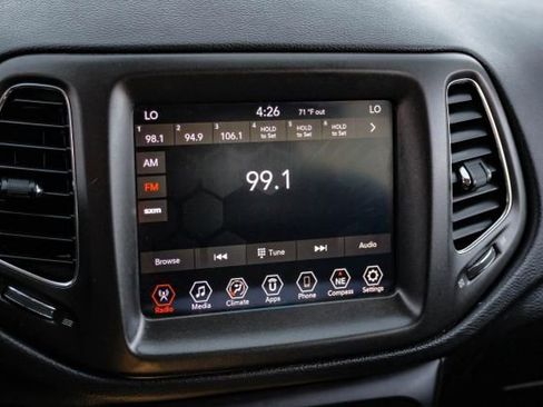 Used 2019 Jeep Compass Trailhawk image 32